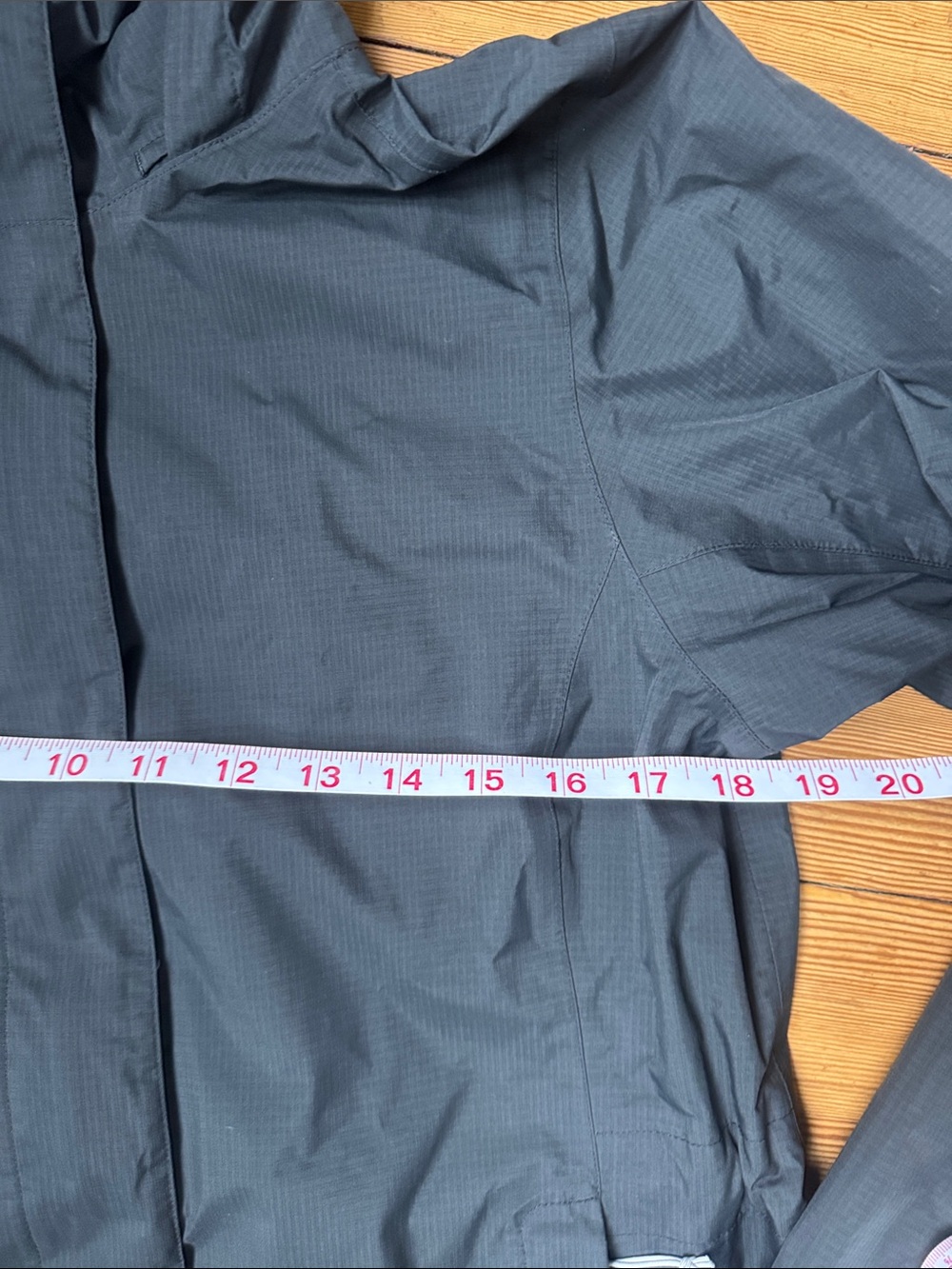 REI Women’s long Raincoat - Picture 3 of 8